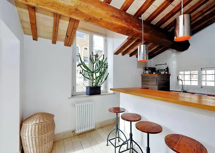 Pantheon Stylish Attic Apartment *