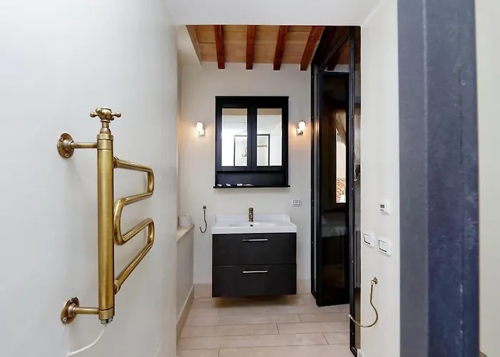 Apartment Pantheon Stylish Attic Rom